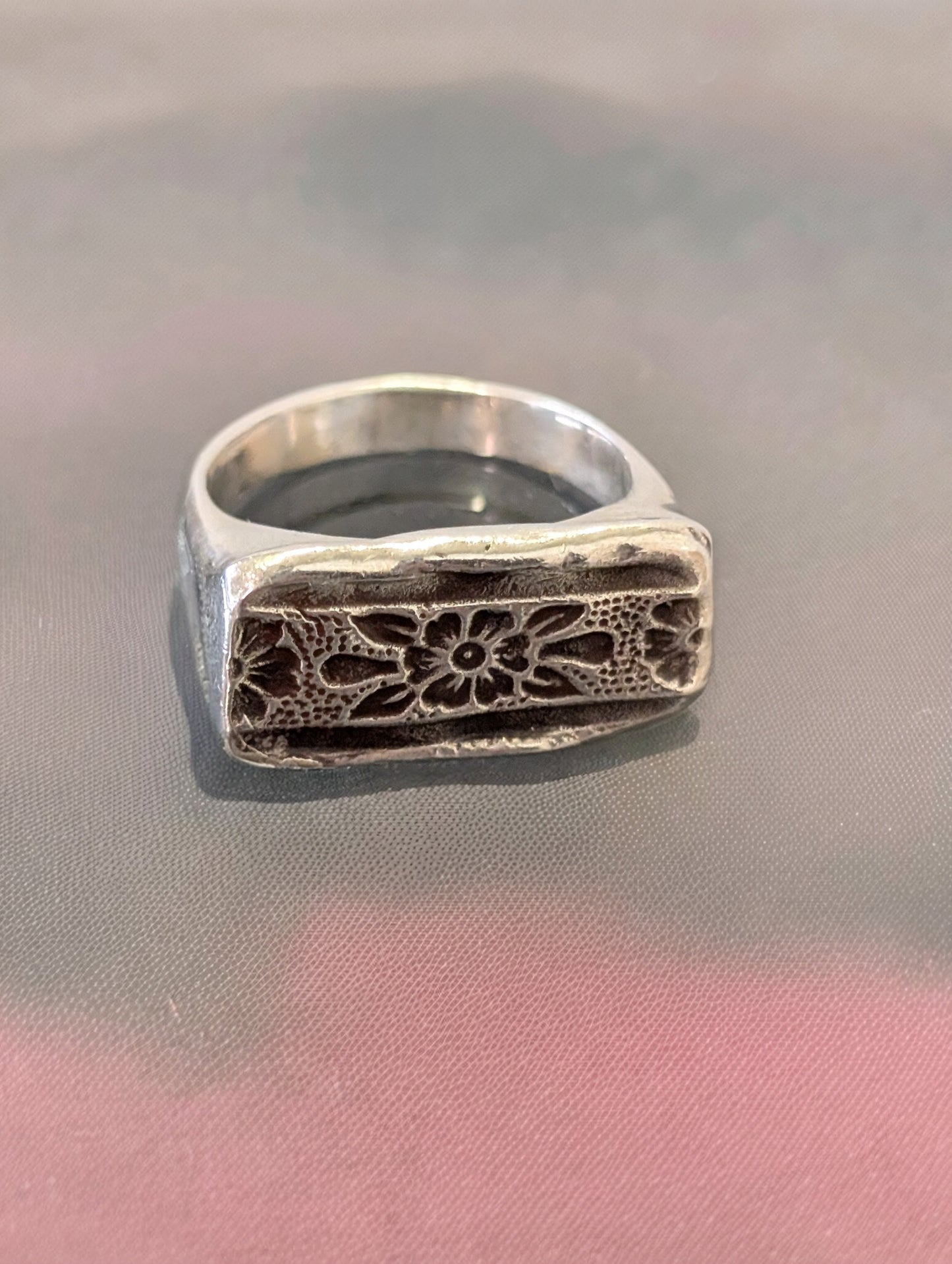 floral bar signet