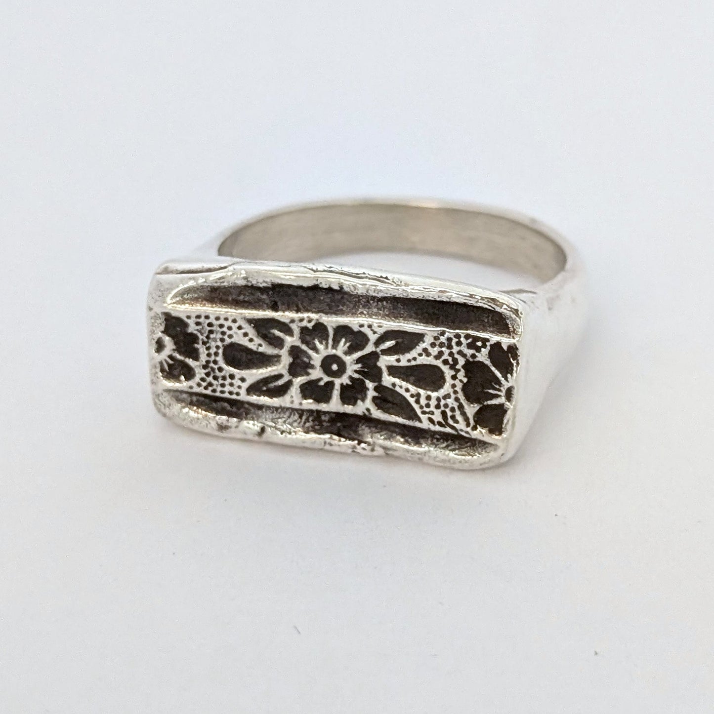 floral bar signet