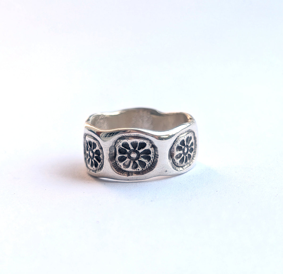 stamp of spring knuckle ring