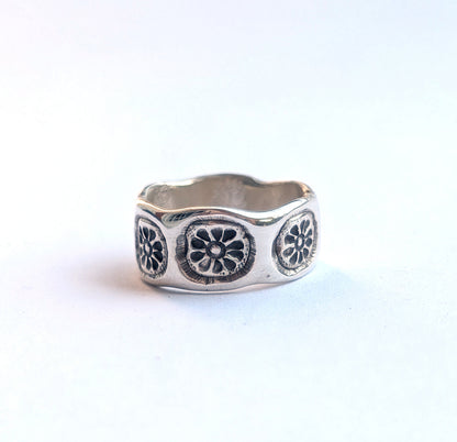 stamp of spring knuckle ring