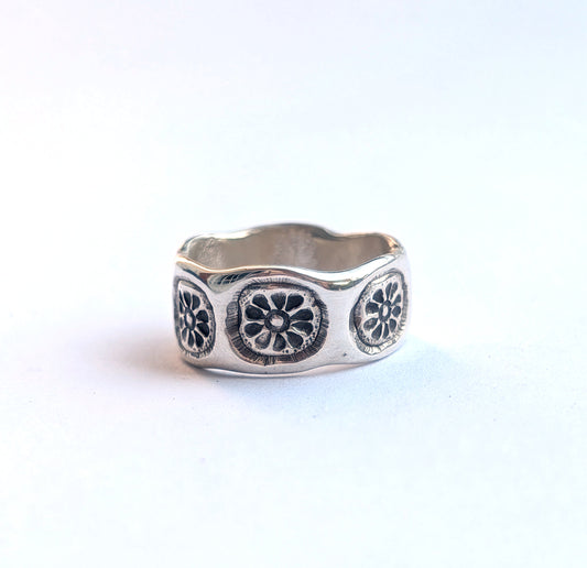 stamp of spring knuckle ring
