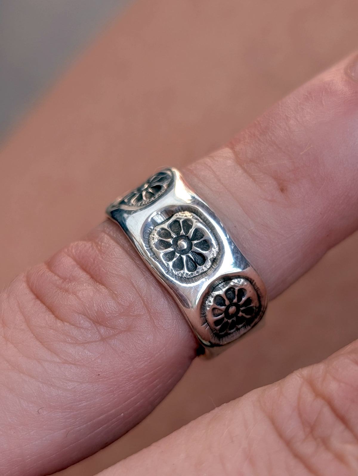 stamp of spring knuckle ring